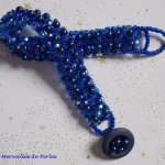 Nachtblauwe armband met parelmoeren glaskralen en facetten
